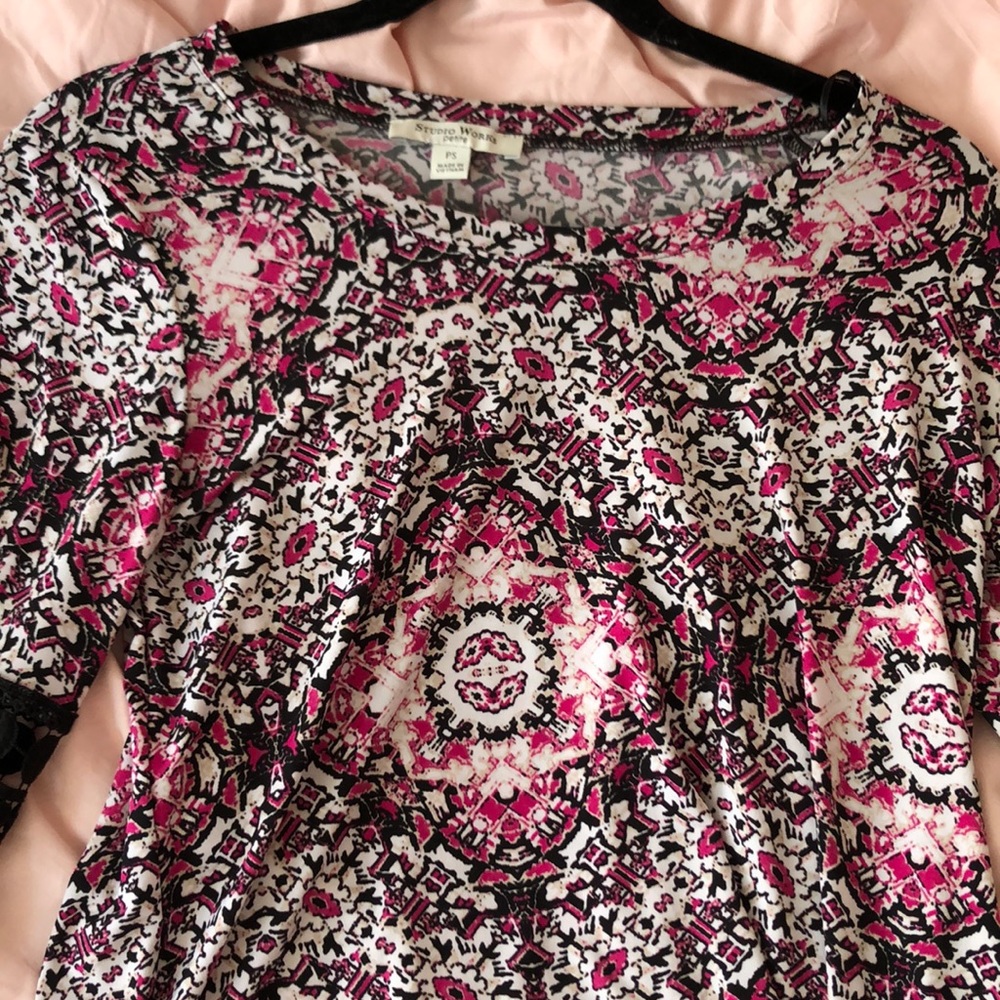 STUDIO WORKS Petite flowing abstract shirt !